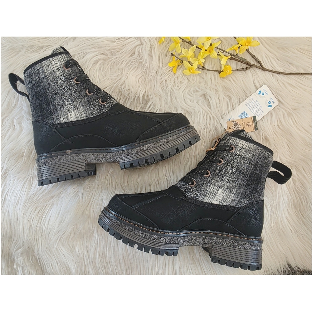 NWT Roxy Hail Ya Boot, Size 5 - Picture 3 of 17